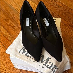 MaxMara Black Pointed-Toe Suede lather Pumps size 8.5 /45–55 mm (kitten heel)